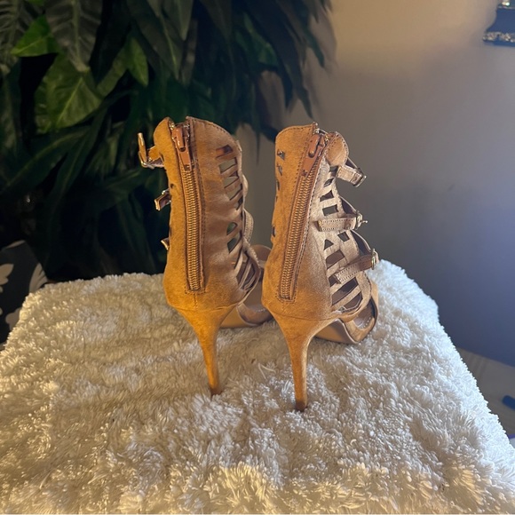 M Madison - Picture 2 of 9